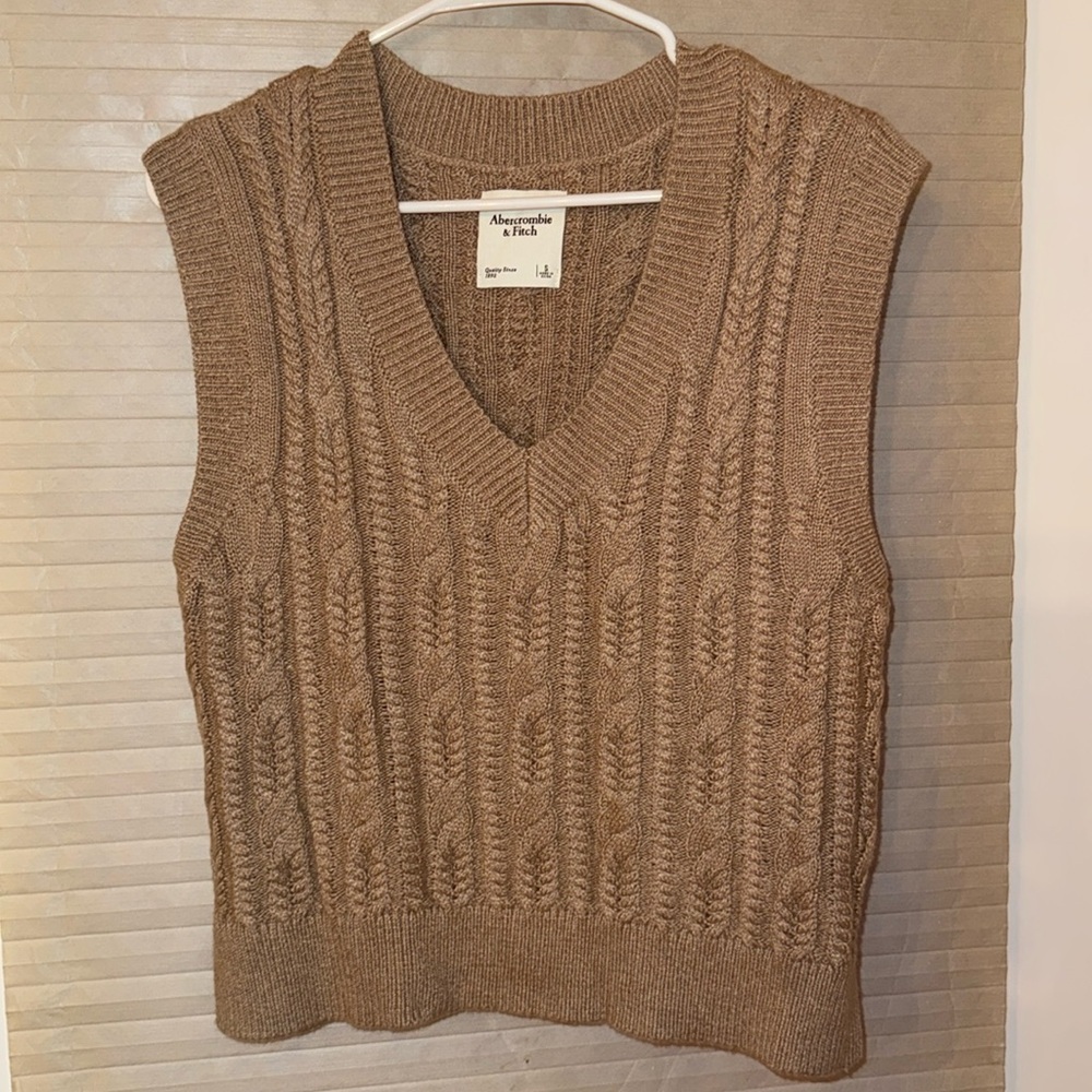 Abercrombie & Fitch Cable Knit Sweater Vest